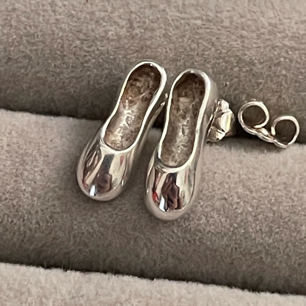 VINTAGE Chic Silver Ballet Shoe  925s Daisy trademark Earrings